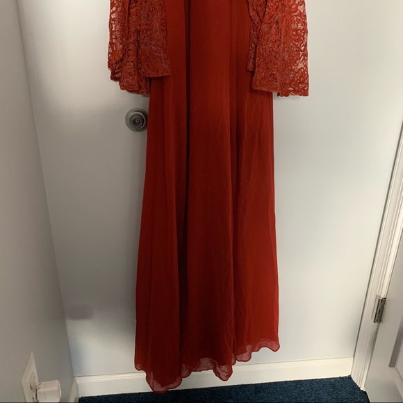 Plus Size Floral Lace Formal Dress - Picture 4 of 11